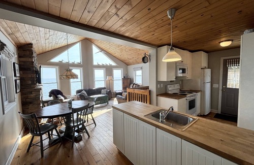 Normandale Cabaña | - Hillside Shores Cottage – Scenic Decks, Cozy Vibes & Private Owned Beach