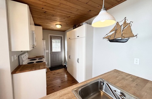 Normandale Cabaña | - Hillside Shores Cottage – Scenic Decks, Cozy Vibes & Private Owned Beach