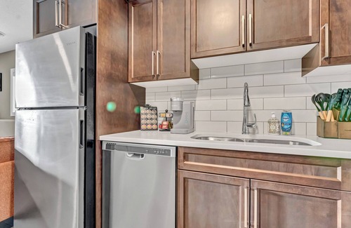 Medicine Hat Casa | Hillside Suite: Your Cozy, Modern Getaway in Medicine Hat