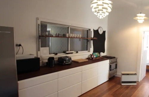 Tighes Hill Cabaña | Hilltop Cottage