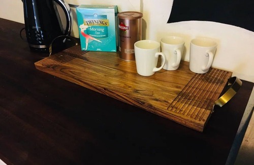 Tighes Hill Cabaña | Hilltop Cottage