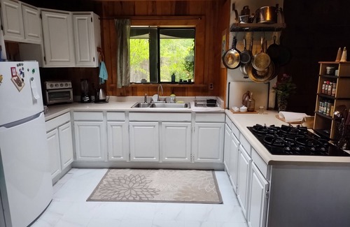 Willow Creek Cabaña | HILLTOP HAVEN 2BR Cottage Serenity for your family & pets Massage/Yoga avail