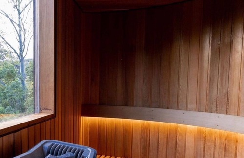 Currumbin Valley Casa | Hilltop Hideaway - Private Resort with pool, sauna and spa.