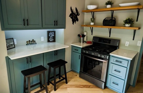 Hayward Cabina | Hilltop Hideaway- Cozy Updated Waterfront Retreat on Tiger Cat Chain of Lakes