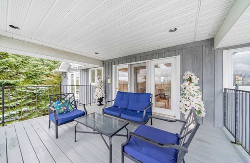 Harwood Casa | Hilltop Retreat · 2 Acre Estate With Indoor Pool & Hot Tub