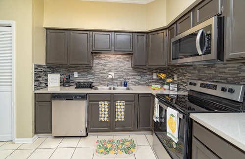 Montgomery Casa | Hillwood Home, w/ 2 Dens, King Beds & Sun Room