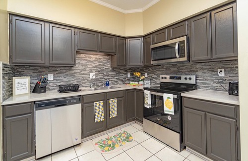 Montgomery Casa | Hillwood Home, w/ 2 Dens, King Beds & Sun Room