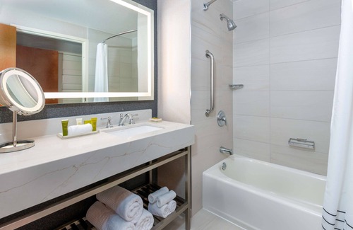 Charlotte Hotel | Hilton Charlotte Airport