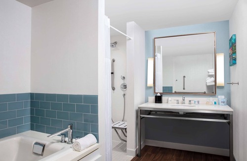 Central Business District Hotel | Hilton Garden Inn Mobile Downtown