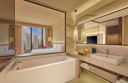 Gurugram Hotel | Hilton Gurugram Baani City Centre