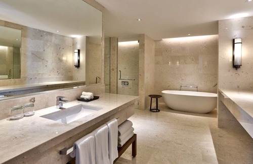 Downtown Kota Kinabalu Hotel | Hilton Kota Kinabalu