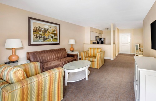 Canyon Corridor Hotel | Hilton Vacation Club Palm Canyon Palm Springs