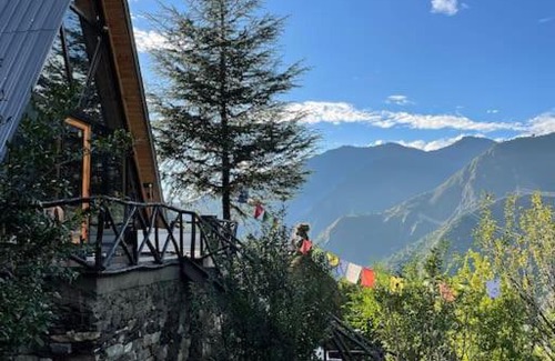Banjar Chalet De Esquí | Himalayan Manor A-Frame House