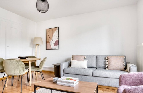 Wipkingen Apartamento | Hip Wipkingen 3.5 Room w/ Storage & W/D, 2 mins to Market, by Blueground