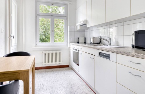 Wipkingen Apartamento | Hip Wipkingen 3.5 Room w/ Storage & W/D, 2 mins to Market, by Blueground