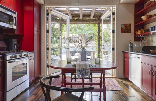 La Canada Flintridge Casa | Historic 1-bedroom Adobe Casita