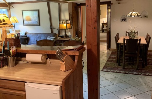Sandia Park Country Club Apartamento | Historic 1925 Pine Cone Inn