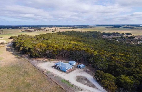 Macgillivray Cabaña | Historic and Charming Cottage with Modern Comfort and Two King Suites