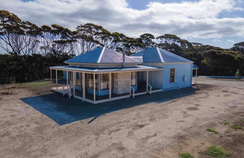 Macgillivray Cabaña | Historic and Charming Cottage with Modern Comfort and Two King Suites