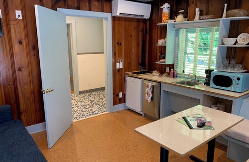 Boone Hotel | Historic Blue Ridge Tourist Court - One Bathroom Suite ADA