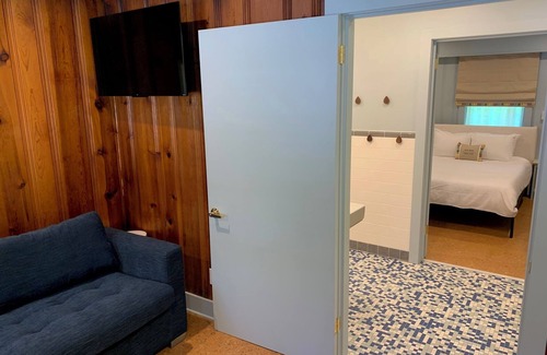 Boone Hotel | Historic Blue Ridge Tourist Court - One Bathroom Suite ADA