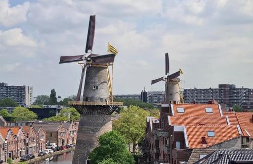 Schiedam Apartamento | Historic Canal-Side Apartment