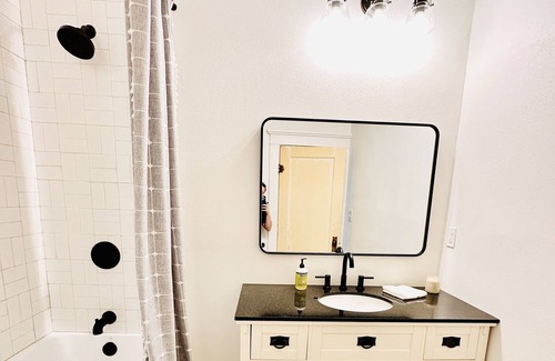 Ardmore Casa | Historic Charmer in Ardmore, with breakfast nook and formal dining.