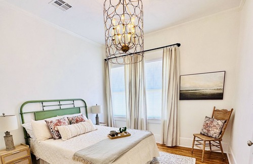 Ardmore Casa | Historic Charmer in Ardmore, with breakfast nook and formal dining.