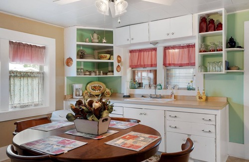 Dover Otro | Casa antigua de la granja del colono histórico que se ha modernizado para su comodidad.