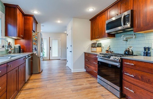 Inglewood Casa | Historic East Nash Sleeps 4