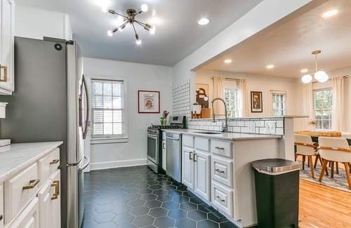 Corridor South Casa | Historic Elegance in Crown Heights - Steps to Parks, Minutes to Fun