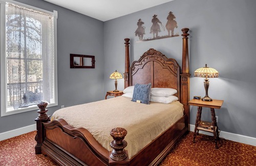 Marion Hotel | Historic Elgin Hotel