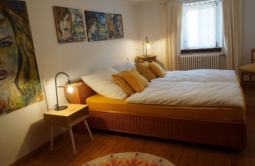 Rhodt unter Rietburg Otro | Historic farmhouse in the village center. Family-friendly. Pet friendly!