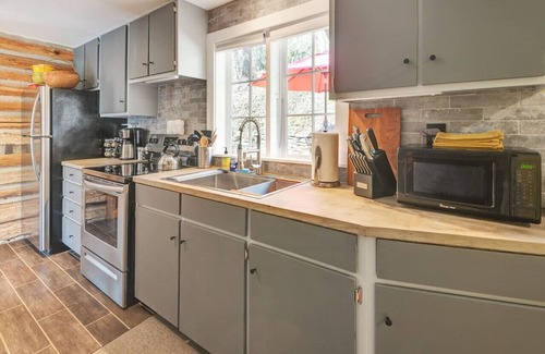 Gerton Cabina | Historic Glenna Cabin in the Florence Preserve