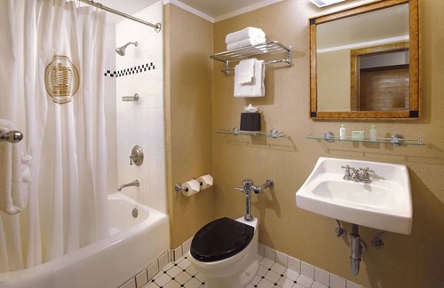 Harbor Hotel | Historic Harbor Haven! Minutes to Long Beach Cruise Terminal, Pets Allowed