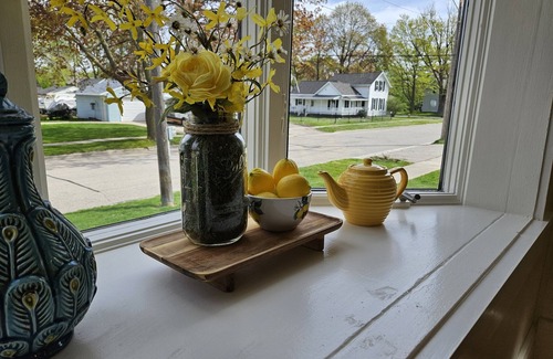 De Pere Casa | Historic home in downtown De Pere, sleeps 10