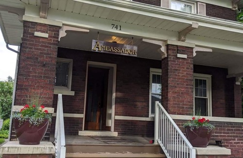 Downtown Niagara Falls Casa | Historic home just 2 blocks from the Aquarium and Falls!