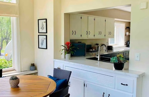 Kenton Casa | Historic House on Lake with Pool