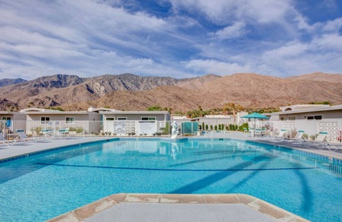 Canyon Corridor Condominio | Historic Mid Century Modern Villa Roma 2-bedroom South Palm Springs