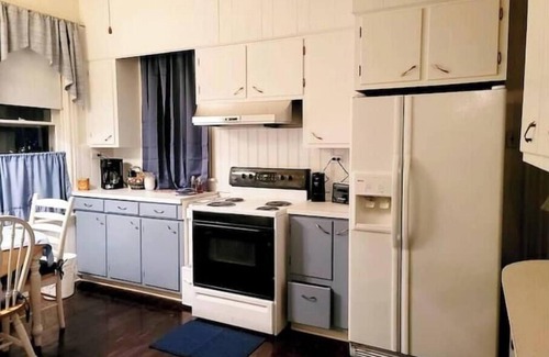 Watsontown Casa | Historic Townhouse w/Antiques & Riverview