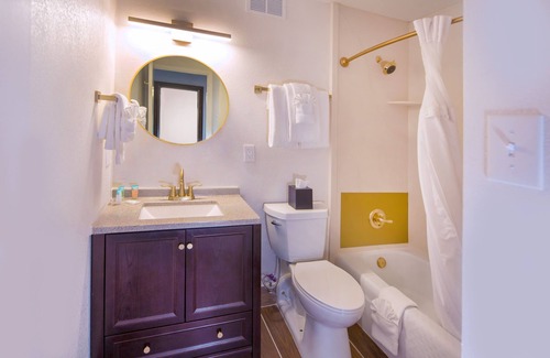 Olive Branch Hotel | Historic Whispering Woods Hotel & Conference Center