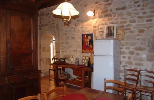 Void-Vacon Cabaña | Casa rural histórica con jardín, terraza y chimenea.