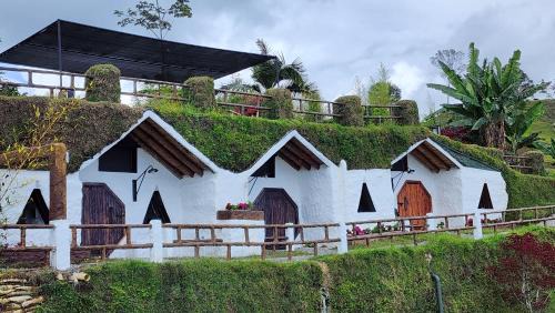 Guatape Casa | Hobbit Hotel Ecolodge- Guatapé