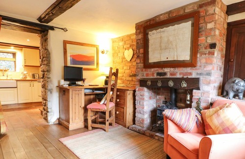 Wirksworth Cabaña | HOG COTTAGE, pet friendly, character holiday cottage in Wirksworth
