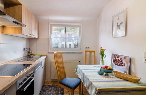 Ludwigshafen Apartamento | Apartamento vacacional "Nicole" con vistas al lago, balcón y Wi-Fi