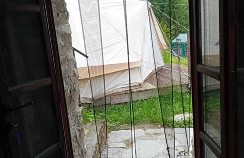 Bene Lario Alquiler De RV | Apartamento vacacional "Glamping C Selva Tenda Castagno" con piscina privada