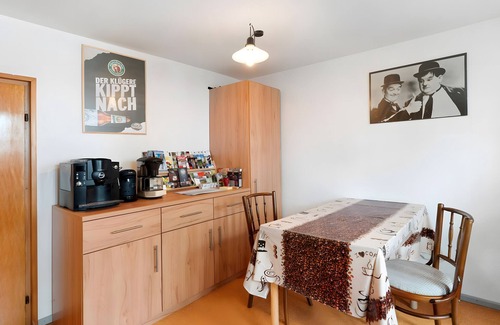 Schiltach Apartamento | Apartamento vacacional 'Im Strumpfweberhaus' con terraza privada y Wi-Fi