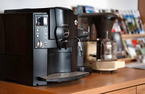 Schiltach Apartamento | Apartamento vacacional 'Im Strumpfweberhaus' con terraza privada y Wi-Fi