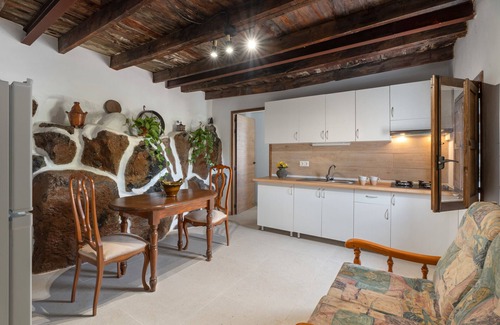 Valle de San Lorenzo Apartamento | Holiday Apartment 'La Generosa' with Wi-Fi