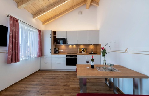 Oberhausen Apartamento | Apartamento vacacional Ronja con terraza descubierta y Wi-Fi